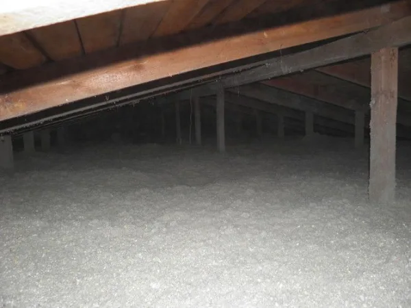 Referenssikuva eristyskohteesta