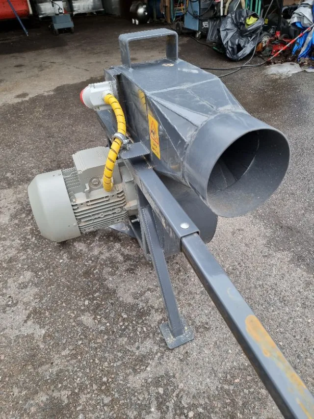 Imukone vanhojen eristeiden poistoon