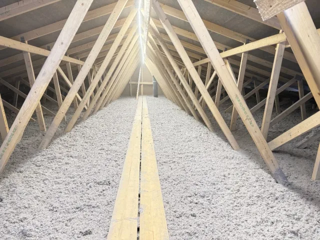 Puhallusvilla yläpohjassa - 170 m² omakotitalo